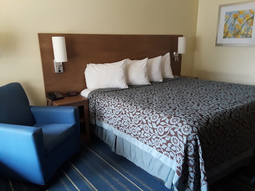 Days Inn by Wyndham Newark Wilmington - photo 6