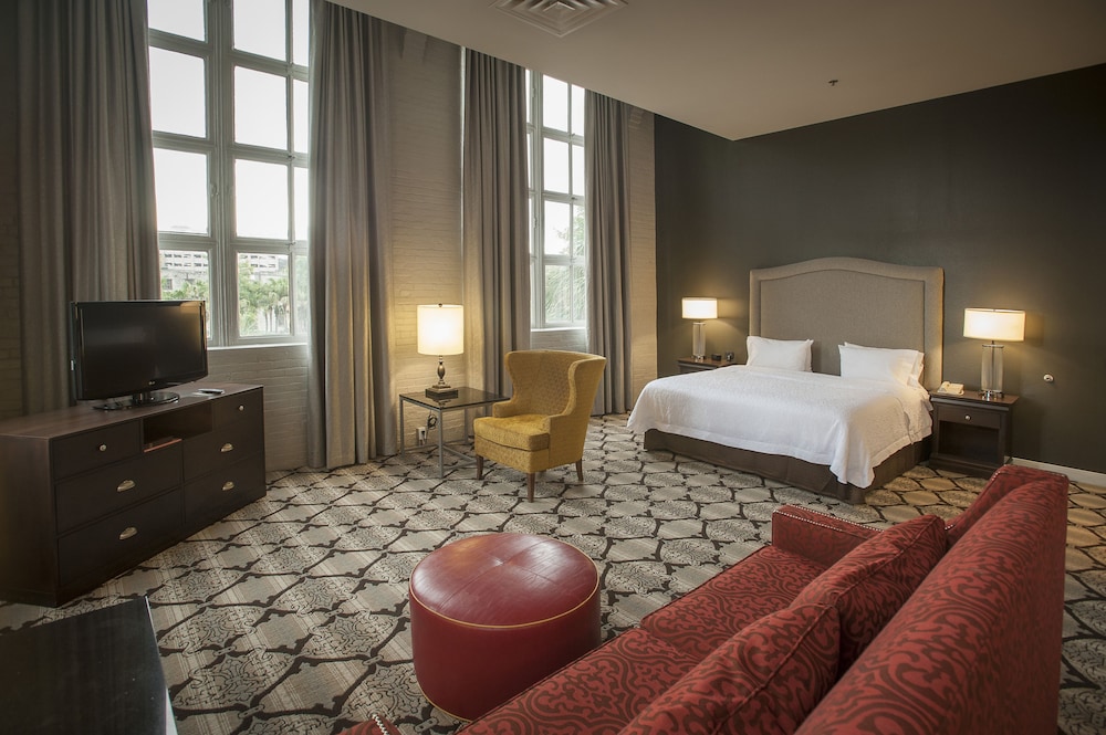 Hampton Inn and Suites New Orleans Convention Center - photo 13