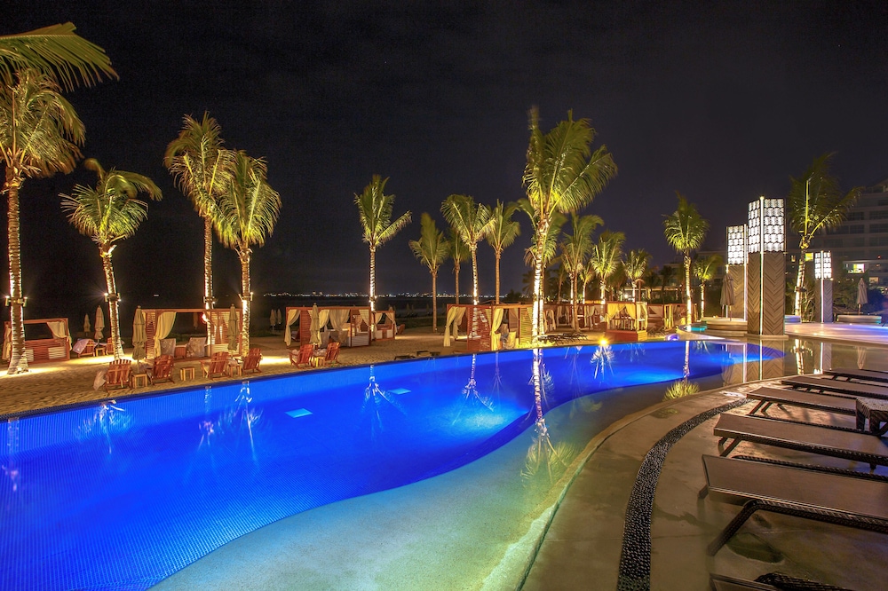 Infinity pool