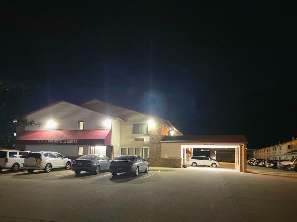 Burke Inn Motel & Suites - photo 2