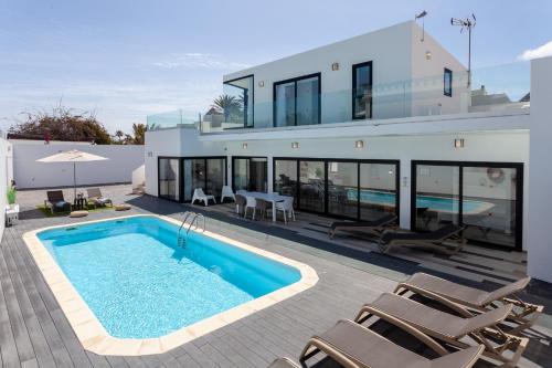 Villa Luxury Azul Private Pool and BBQ Corralejo By Holidays Home — 4-Star Luxury Hotel in Corralejo, Spain