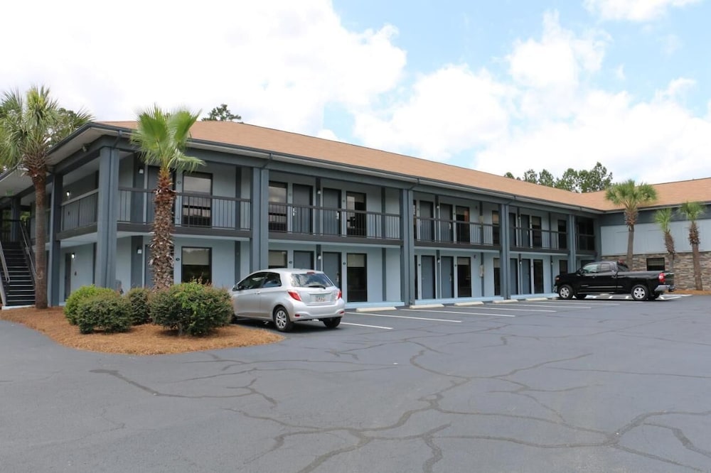 Baymont by Wyndham Ridgeland I 95 - photo 31