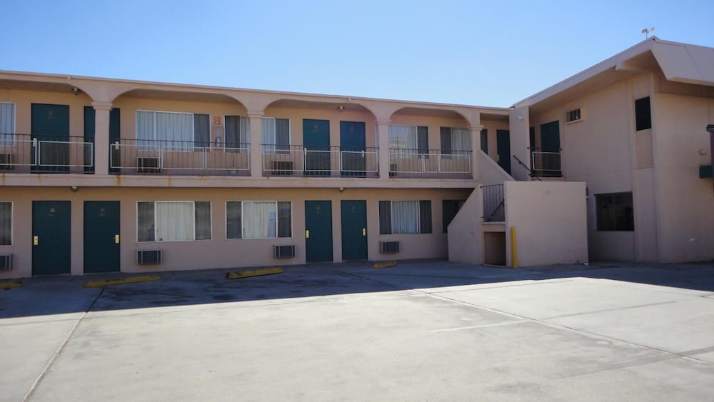 Imperial 400 Motor Inn - photo 23