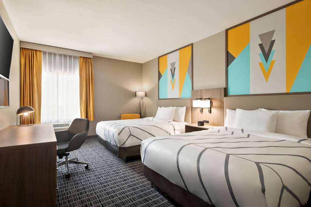 La Quinta Inn & Suites by Wyndham Richmond Sugarland - photo 23