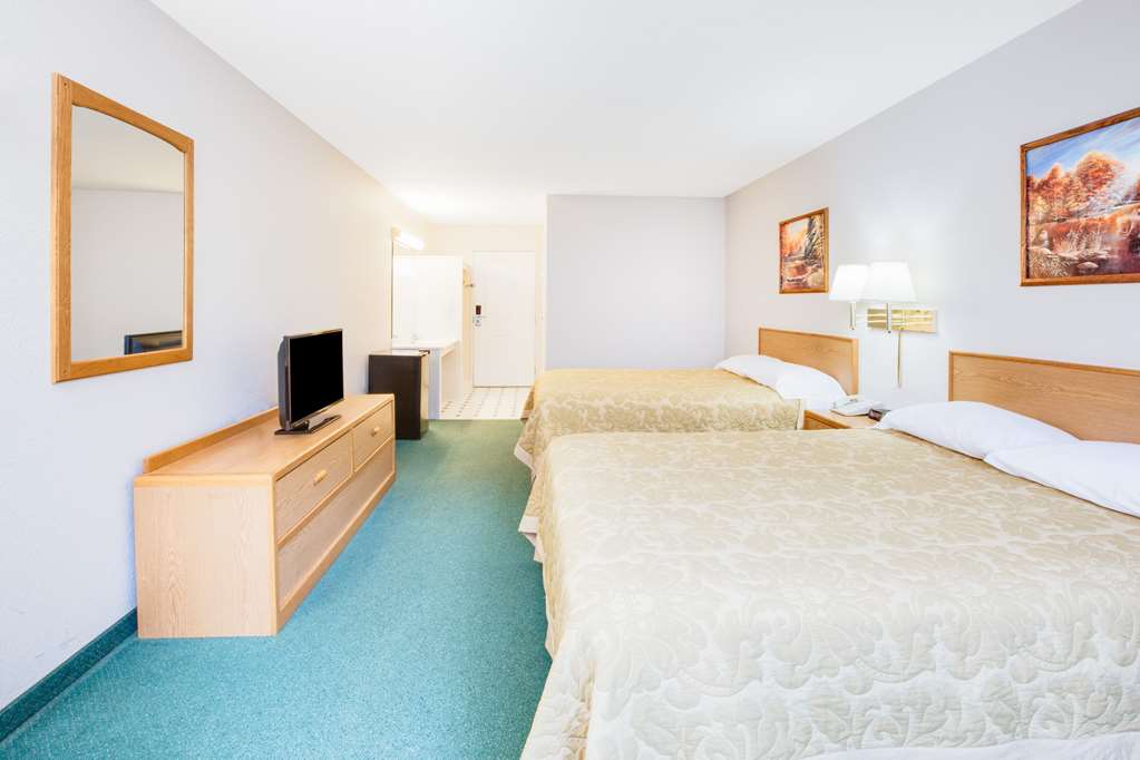 Super 8 by Wyndham Brooklyn - photo 5