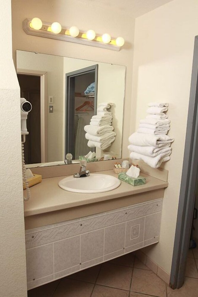 Beachfront Resort - photo 19