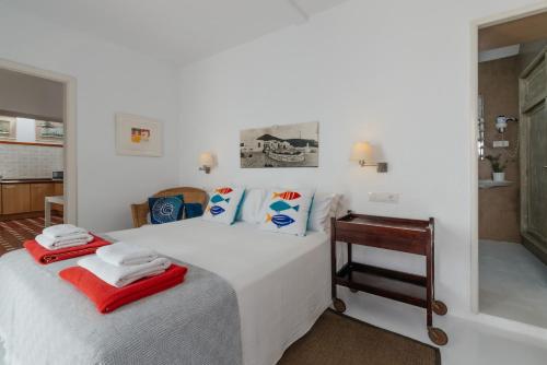 Casa Rural Caleton del Golfo — 4-Star Luxury Hotel in Yaiza, Spain