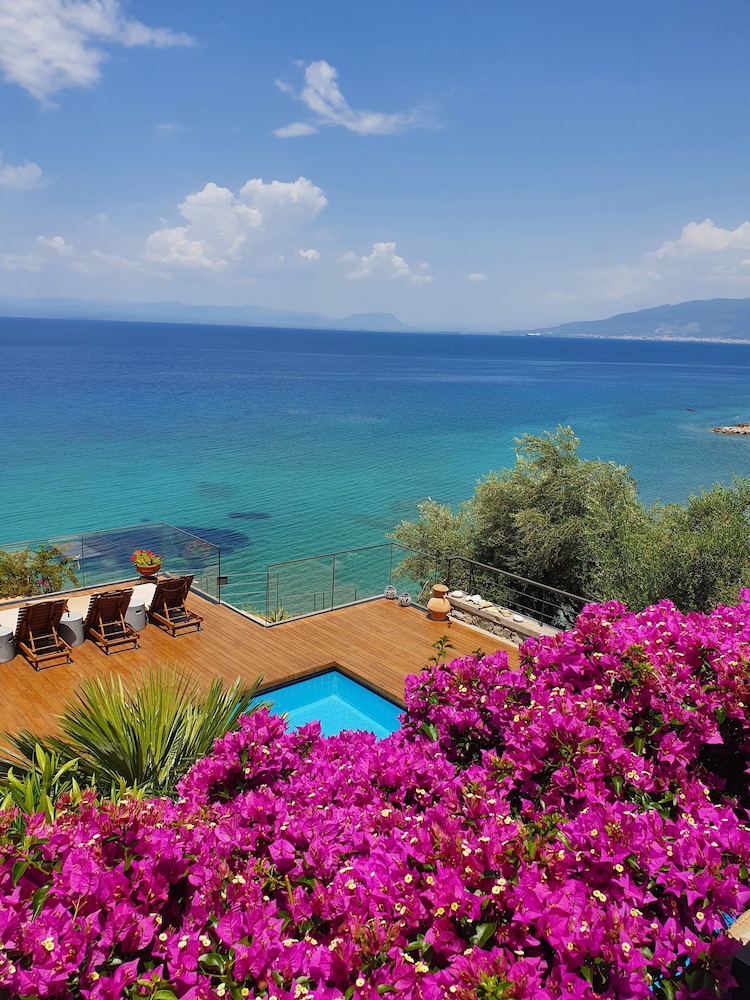 Cape Kitries — 4-Star Luxury Hotel in Kalamata, Greece