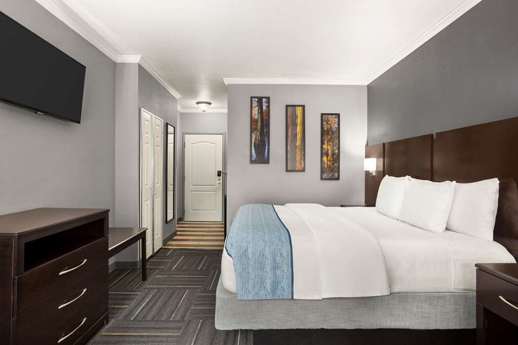 La Quinta Inn & Suites by Wyndham Dublin - photo 17