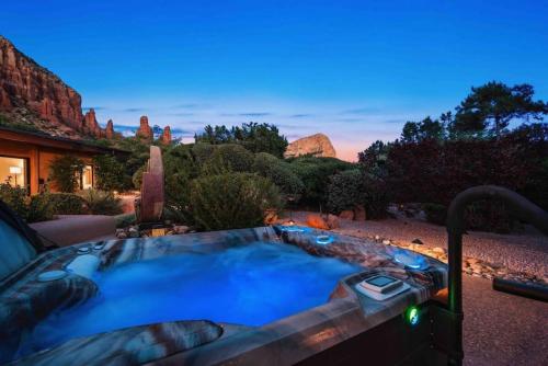 Chapel Vista Main House Red Rock Views and Hot Tub — 4-Star Luxury Hotel in Sedona, United States