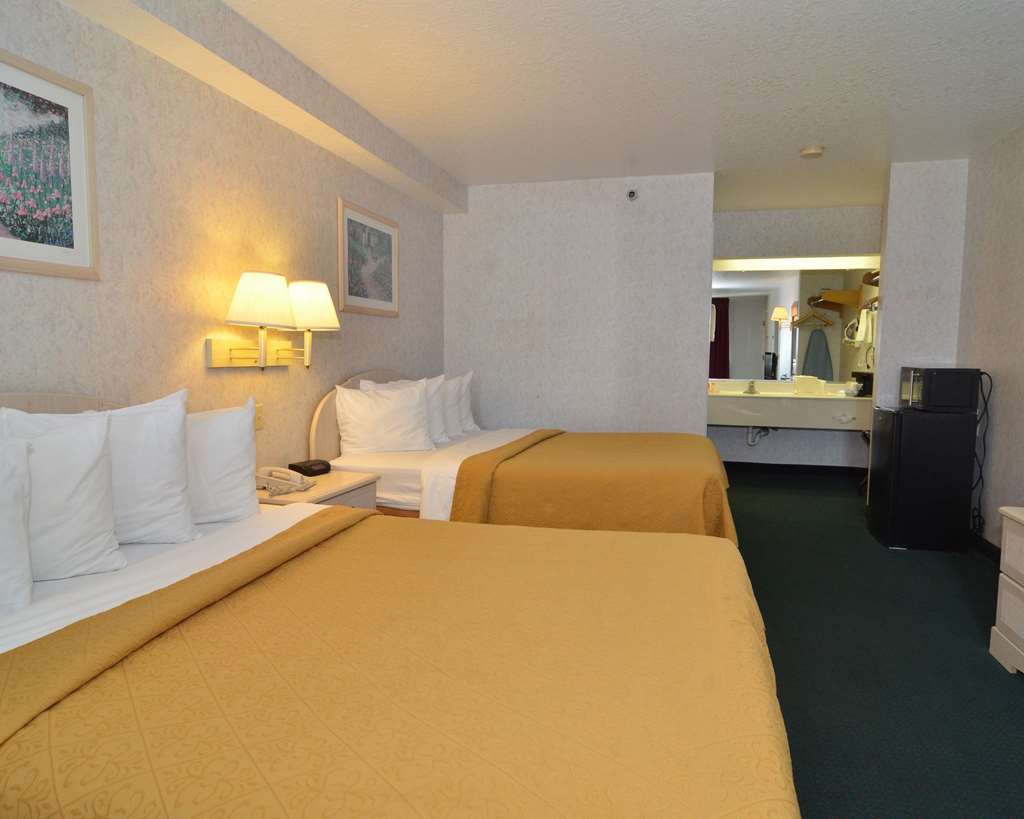 Econo Lodge San Antonio South - photo 22