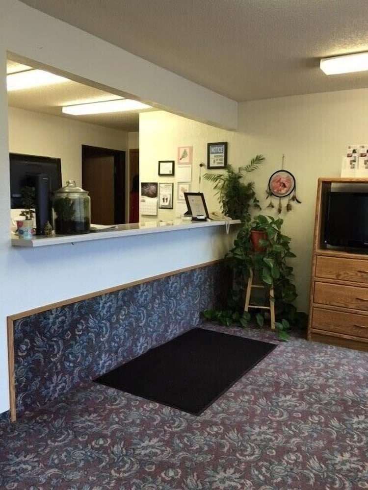 Clarion Hometown Inn - photo 6