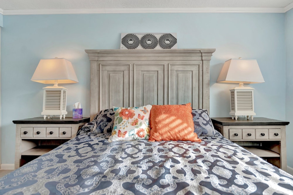 Family Retreats 5 minutes to the beach in Tarpon Springs, United States