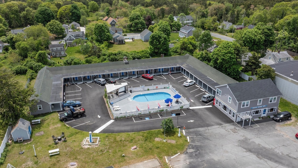Jonathan Edwards Motel - photo 33