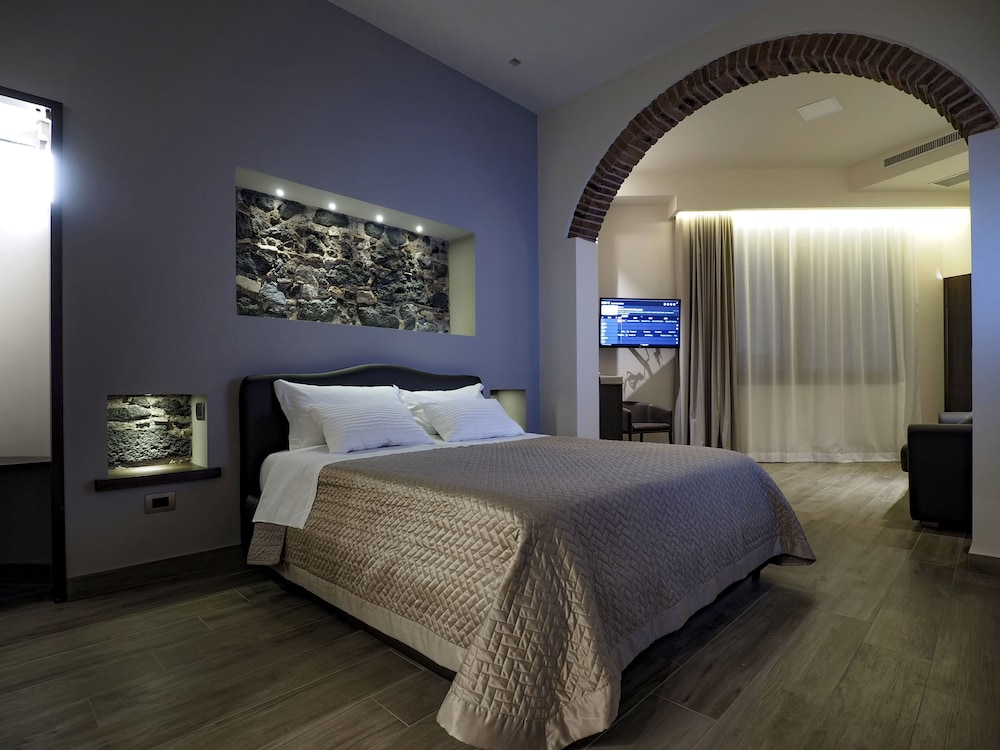 Relais Anfitheatro — 4-Star Luxury Hotel in Catania, Italy