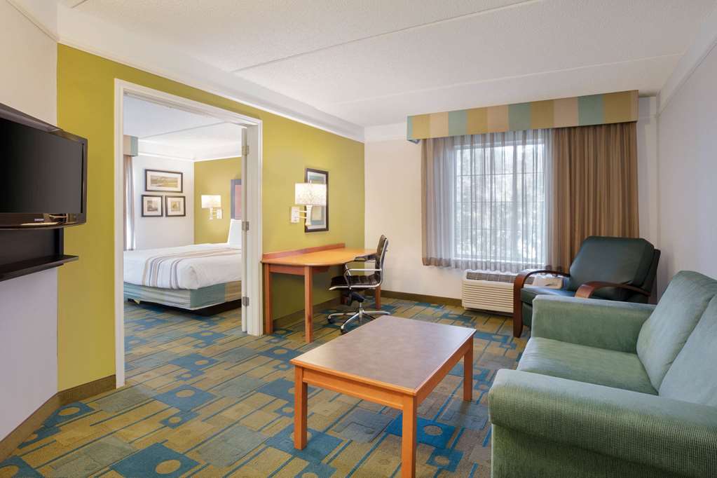 La Quinta Inn & Suites by Wyndham Ocala - photo 24