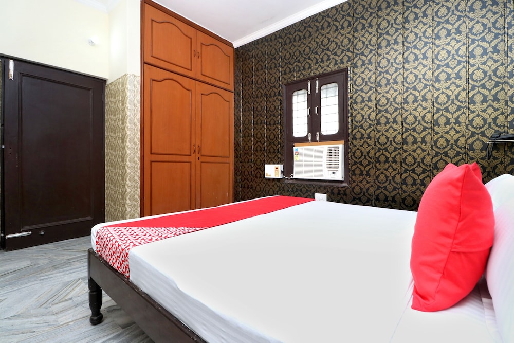 OYO 22090 Hotel Mall Residency