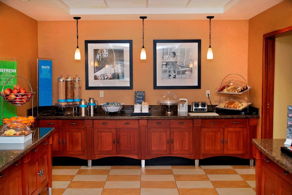 Hampton Inn Evanston - photo 39