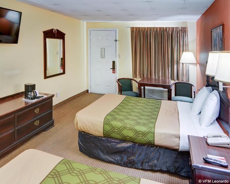 Econo Lodge Marshall - photo 18