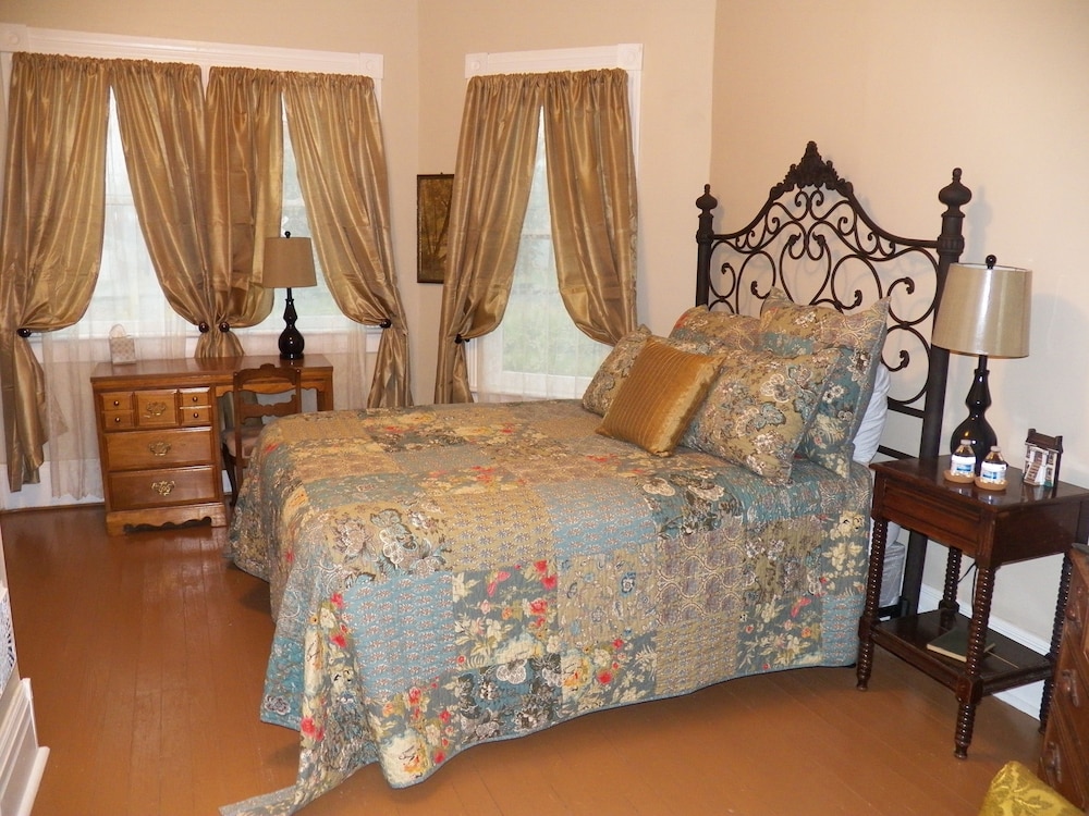 Grand Victorian Inn - photo 15