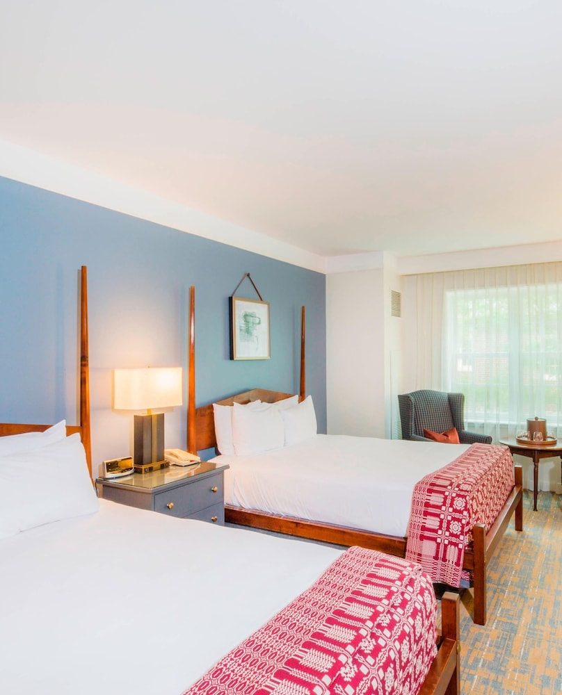 Williamsburg Lodge Autograph Collection - photo 8
