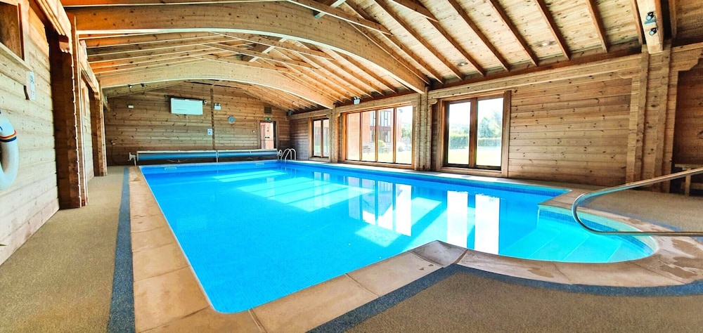 The Victorian Barn self catering holidays with pool & hot tubs — 4-Star Luxury Hotel in Blandford Forum, United Kingdom