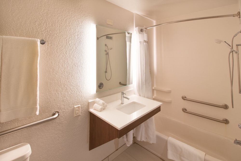 Holiday Inn Express & Suites Worthington by IHG - photo 22