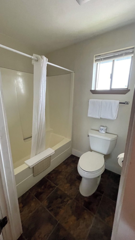 Morgan Inn And Suites - photo 14