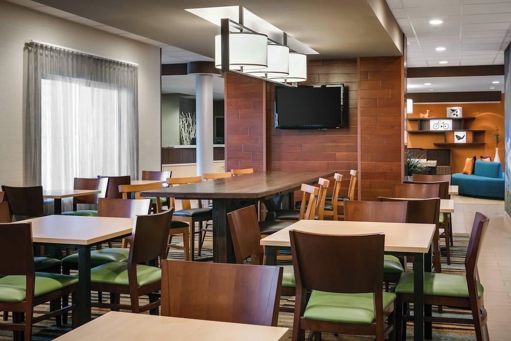 Fairfield Inn by Marriott Manhattan - photo 20