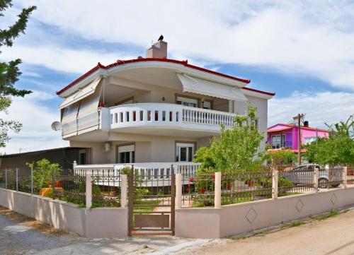 Villa Vangelis — 4-Star Luxury Hotel in Nea Plagia, Greece