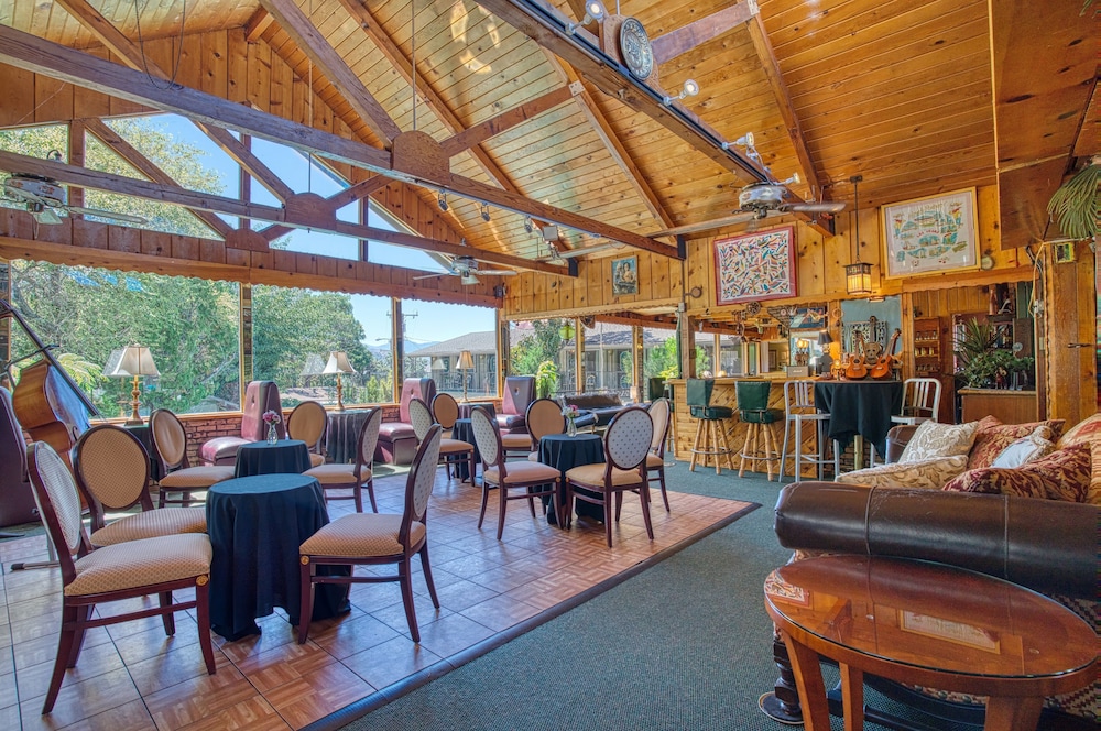 Piazza's Pine Cone Inn - photo 19