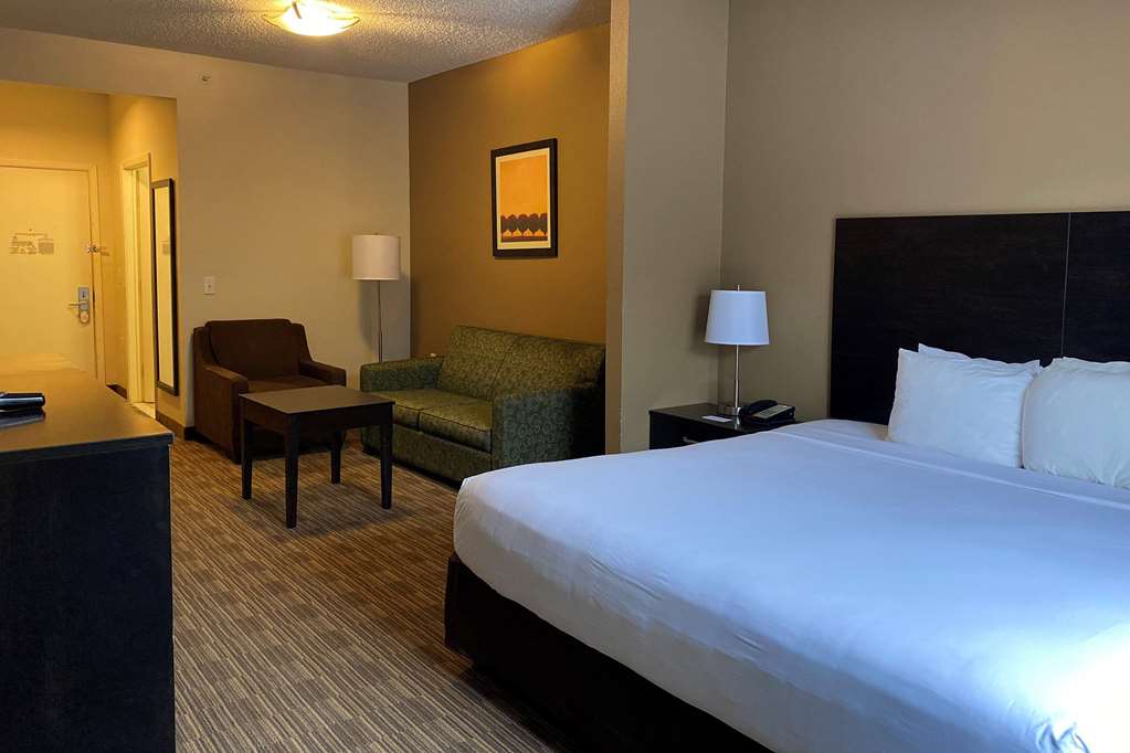 Baymont by Wyndham Houston North - photo 13