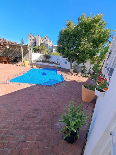 Stunning 3 Bedroom beach house in Bloubergstrand