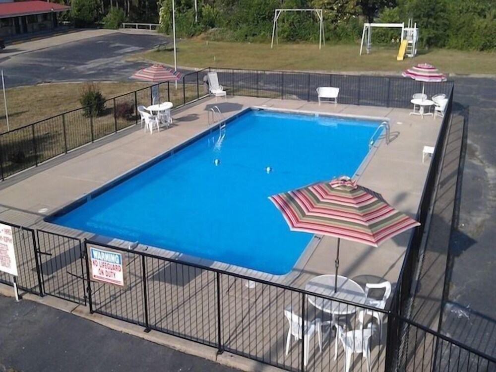 Family Budget Inn - photo 18