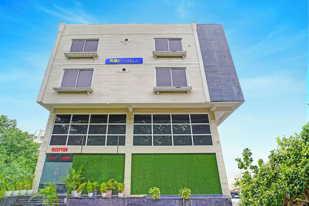Fabhotel New Krishna Palace - last minute hotel in Indore