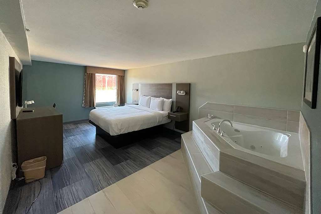 Baymont by Wyndham Chattanooga Eastridge - photo 13