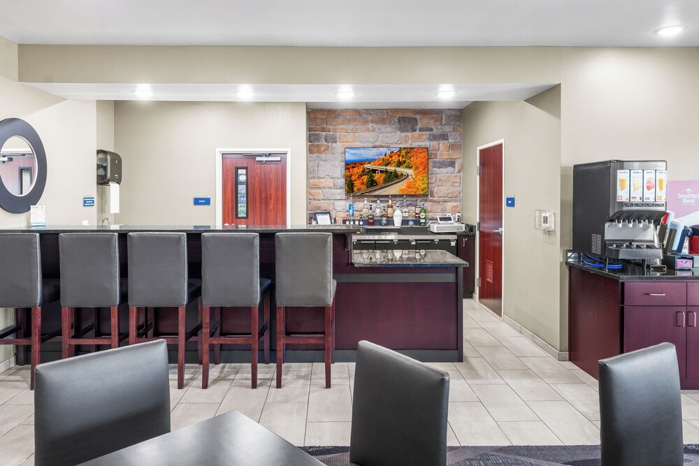 Cobblestone Hotel & Suites Denmark Green Bay - photo 14