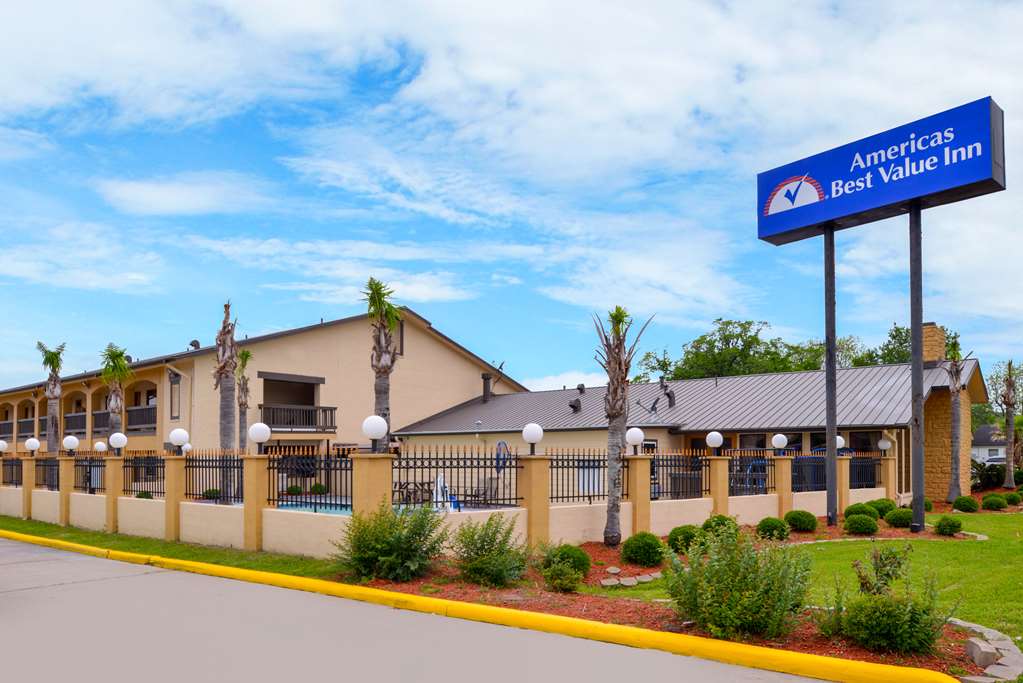 Americas Best Value Inn West Columbia - photo 3