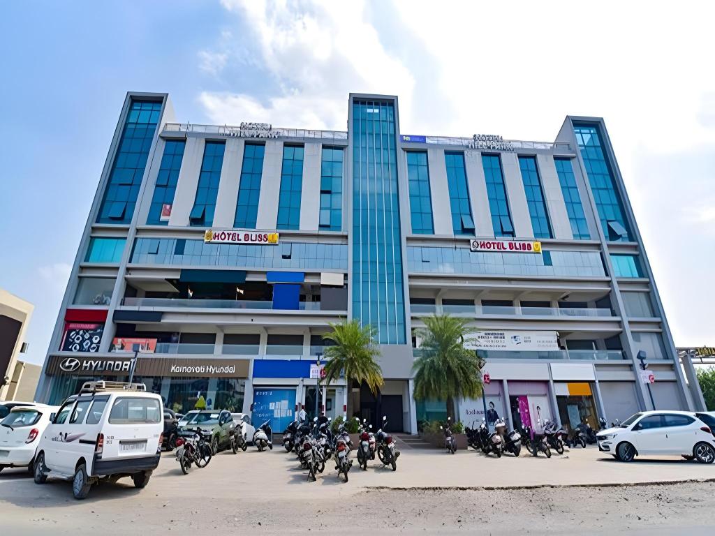 FabHotel Bliss Inside Suryam Trade Centre in Ahmedabad, India