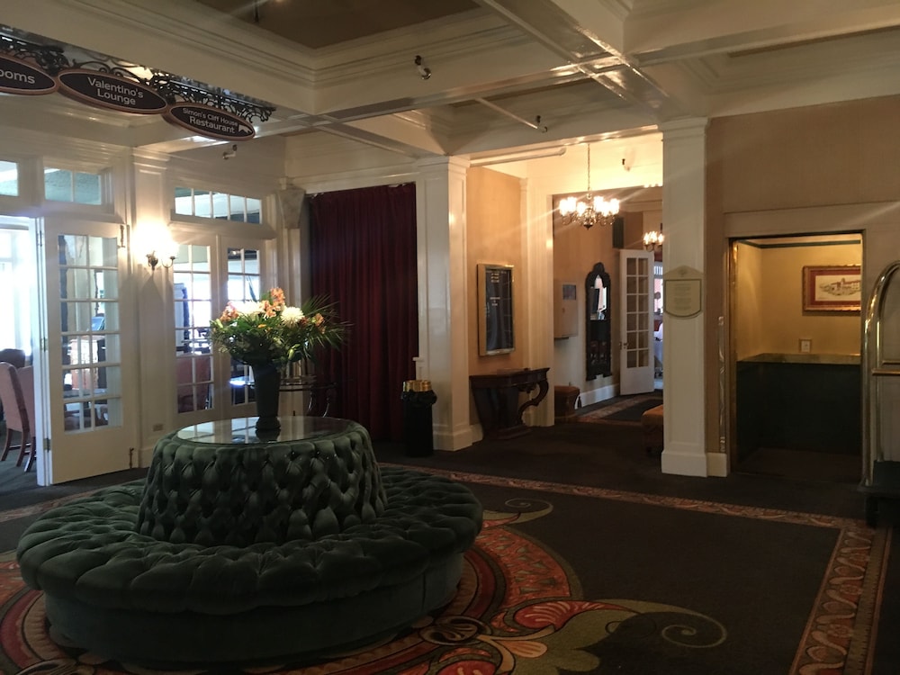 Columbia Gorge Hotel and Spa - photo 2