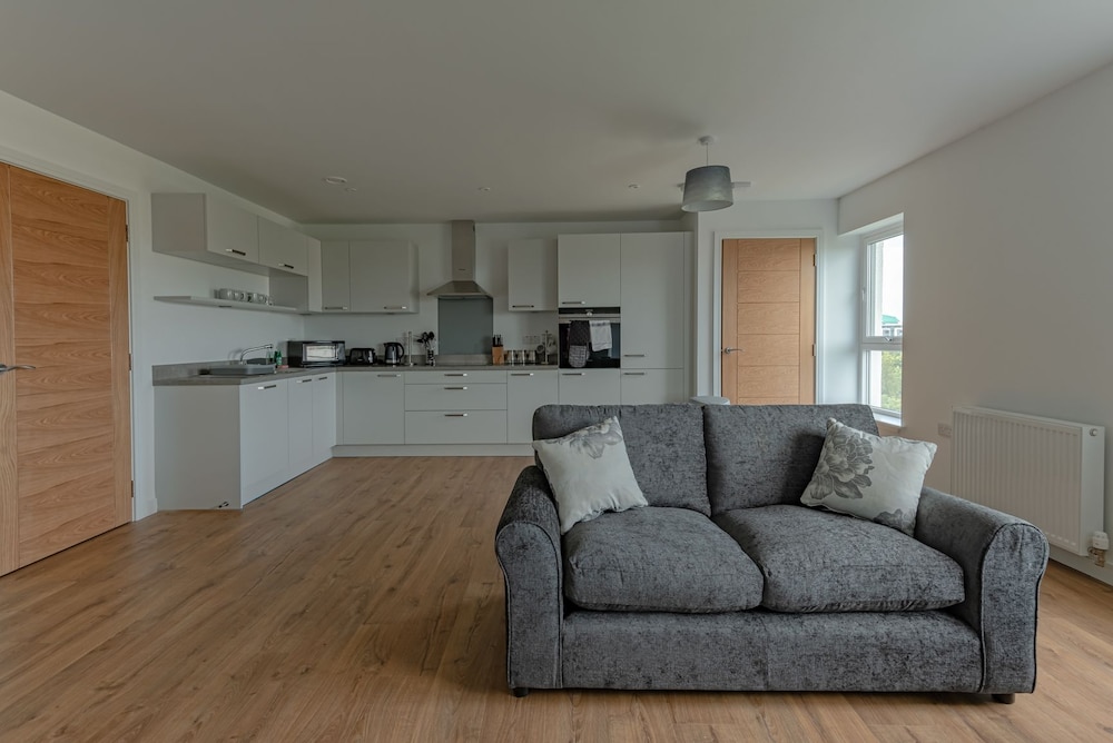 Stylish Modern Apartment — 4-Star Luxury Hotel in Edinburgh, United Kingdom