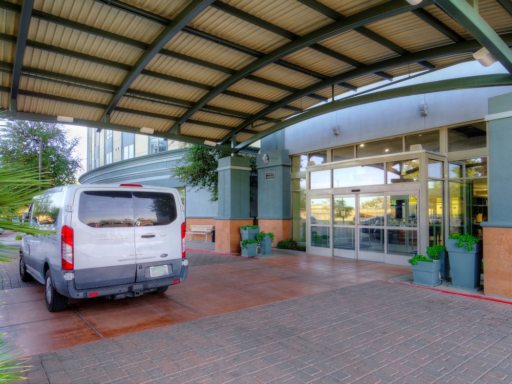 Holiday Inn Hotel & Suites Phoenix Airport By Ihg - photo 56