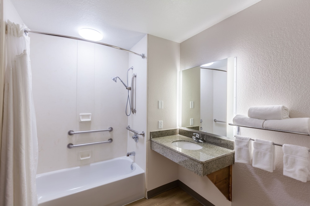 Holiday Inn Express & Suites Tulsa S Broken Arrow Hwy 51 by IHG - photo 32