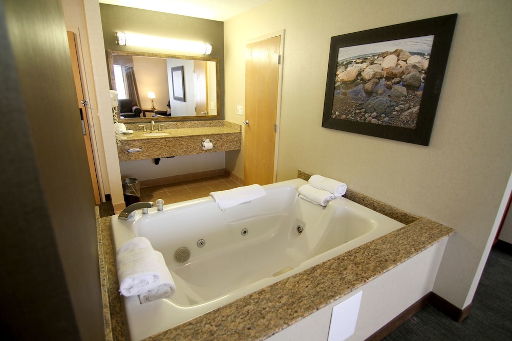 C'mon Inn Fargo - photo 16
