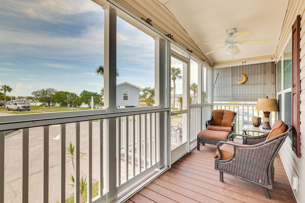 4 Mi to Fort Myers Beach: Home w Resort Perks in Fort Myers, United States