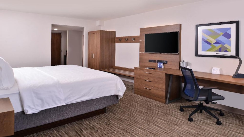 Holiday Inn Express Hotel & Suites Mount Pleasant by IHG - photo 8