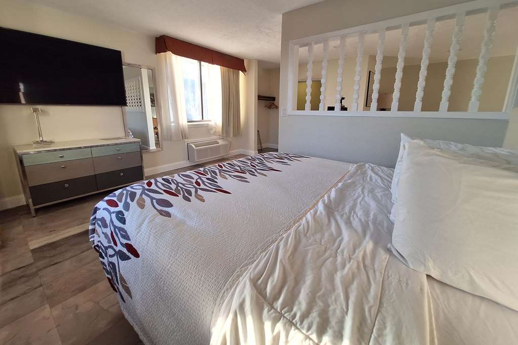 Travelodge by Wyndham Indianapolis Speedway - photo 2