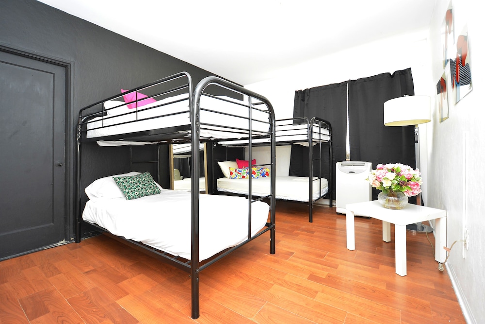 South Beach Rooms and Hostel - photo 7