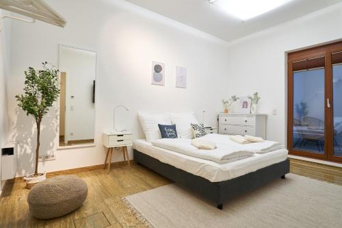 Global Living Design Apartments I City Center I Balcony I Smart TV I Kitchen I Dresden — 4-Star Luxury Hotel in Dresden, Germany