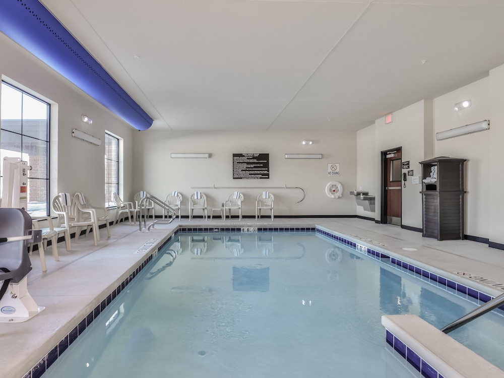 Cobblestone Hotel & Suites Rhinelander - photo 45